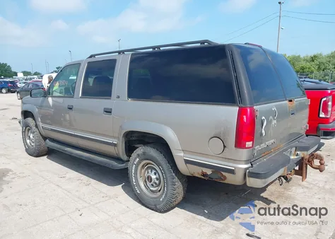 1999 GMC Suburban 2500 Sl z USA, uszkodzony, nr VIN 3GKGK26J2XG505570